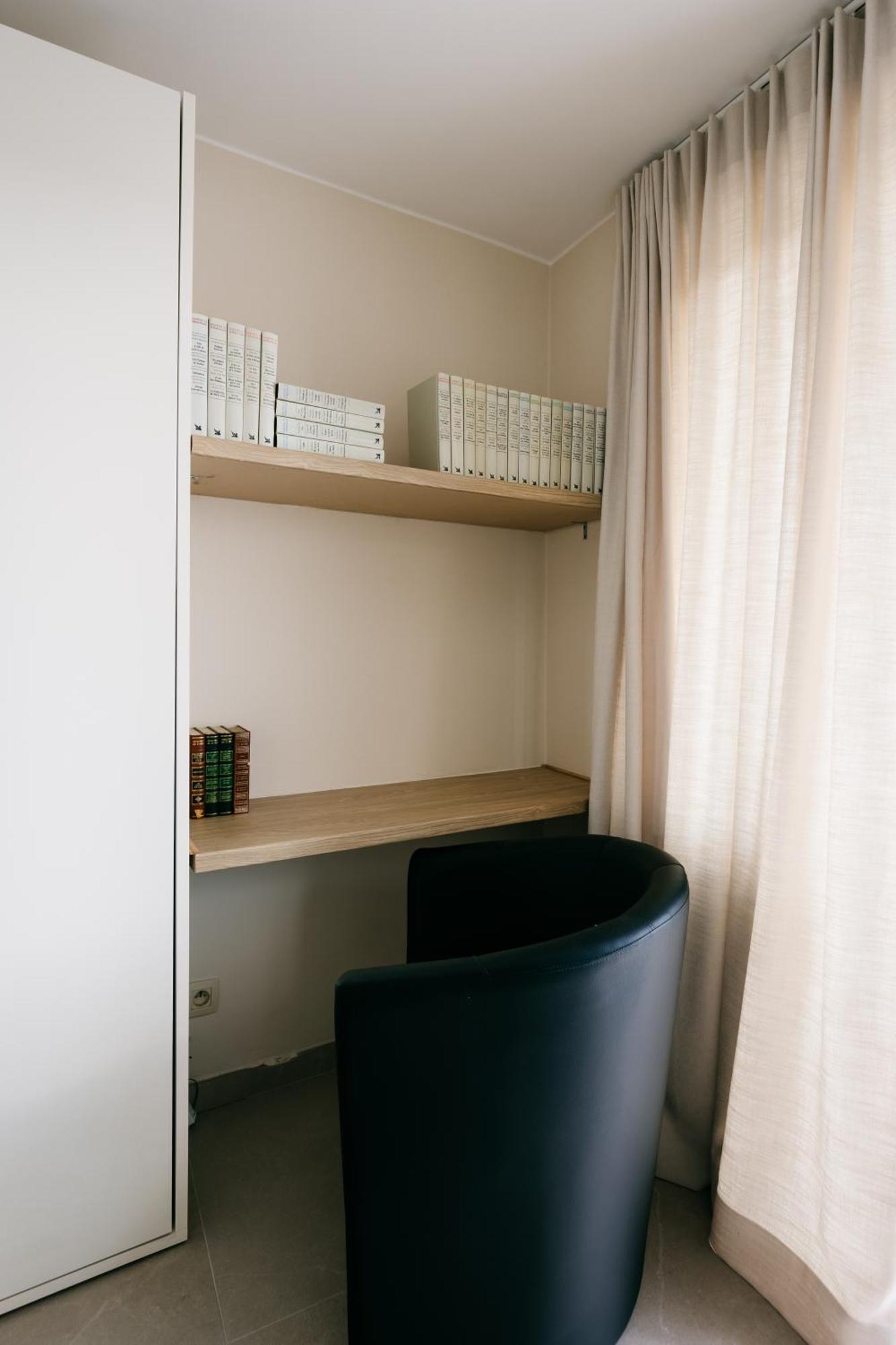 The Edgewater Suites - Skyline Namur Bagian luar foto