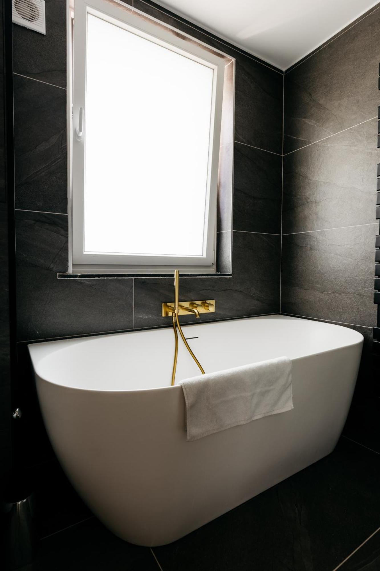The Edgewater Suites - Skyline Namur Bagian luar foto